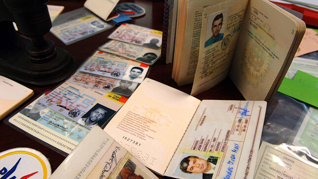 cartes sejour passeports immigration